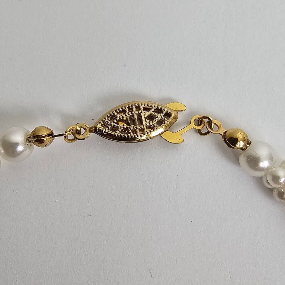 Vintage Torsade White Faux Pearl Twisted Braided Glass .25" W 17.5" L Necklace - Picture 4 of 10